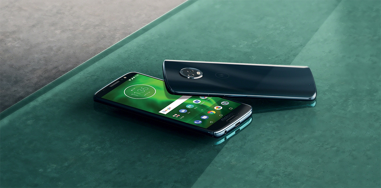 Motorola Moto G6 может похвастаться хорошим динамиком, относительно неплохими фотографиями и возможностью быстрой зарядки, что при средней батарее (3000 мАч) экономит кожу