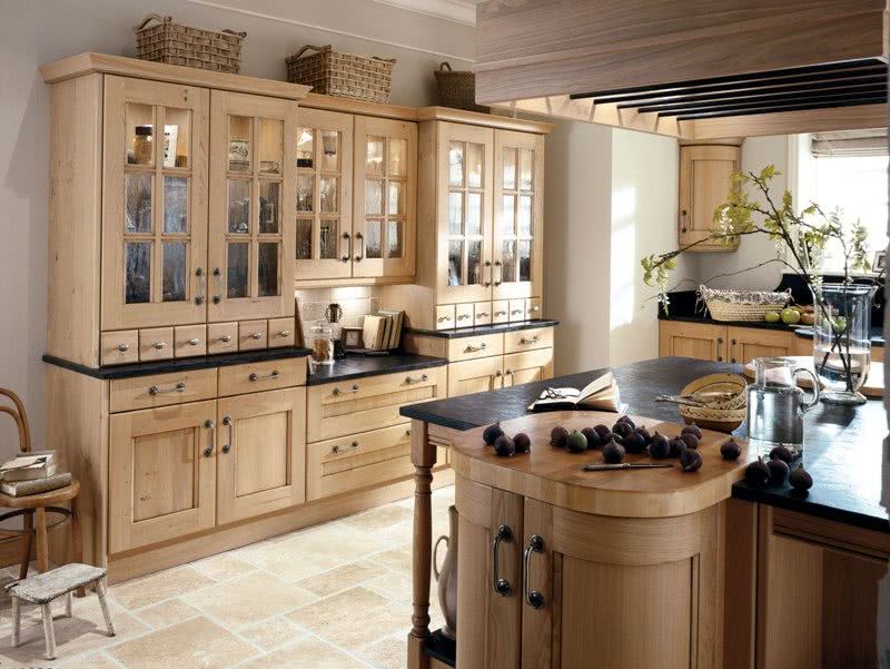 если   кухонные шкафы   они плотно прилегают друг к другу, они не только создают визуально привлекательную композицию, но и помогают поддерживать порядок на кухне, поскольку не требуют очистки труднодоступных мест
